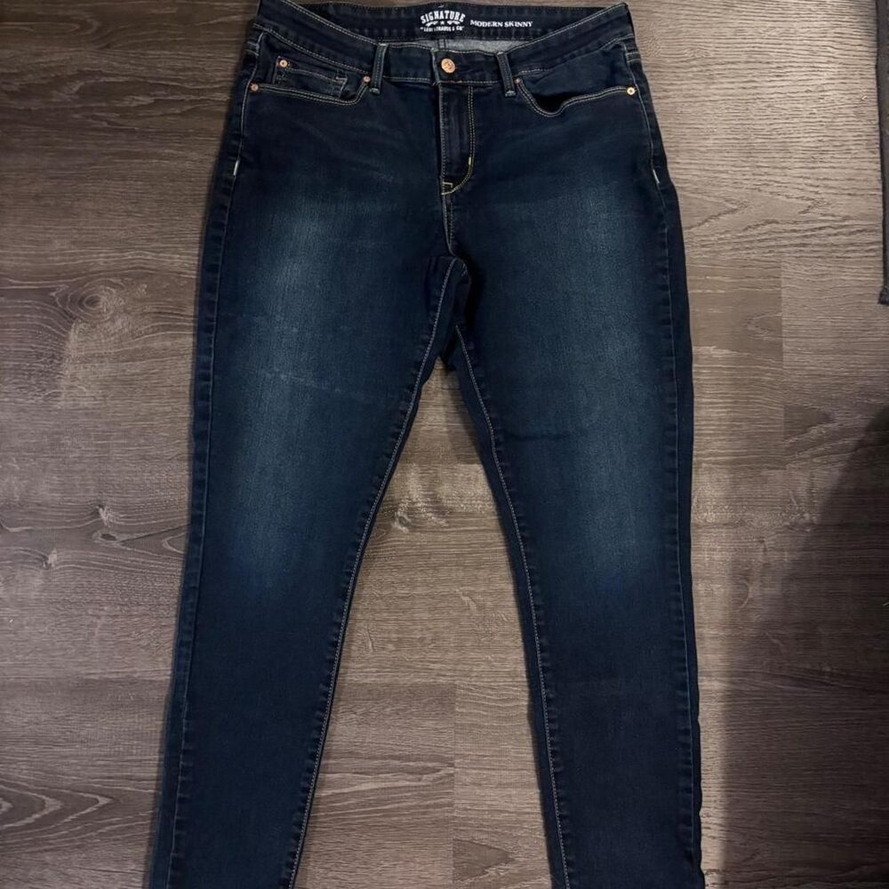 Signature Levi’s Straight Leg W32, AMAZING condition!